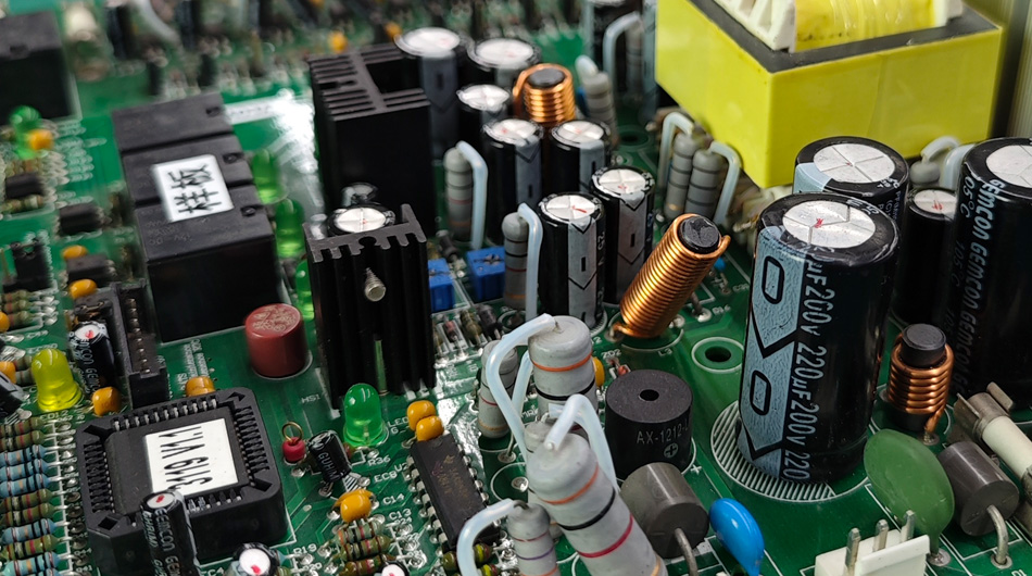 ग्राहक सहायता पर पीसीबीए कारखानों के मल्टी-चैनल संचार तंत्र का प्रभाव