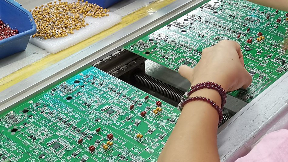 पीसीबीए फैक्ट्री की ग्राहक परामर्श सेवा तकनीकी समस्याओं को हल करने में कैसे मदद करती है