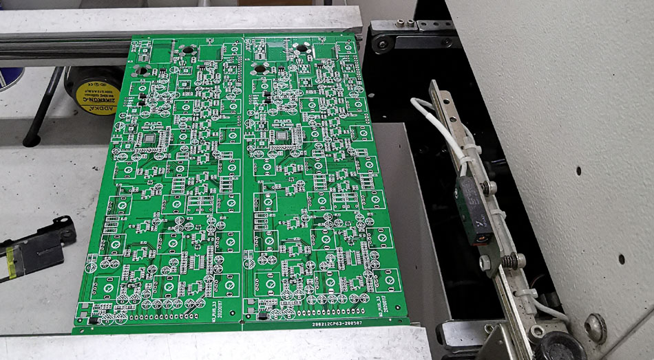 पीसीबीए कारखानों की समय पर डिलीवरी सुनिश्चित करने के लिए मुख्य तत्व क्या हैं?