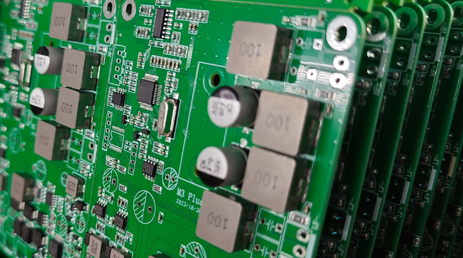 पीसीबीए कारखानों की विशेष सामग्री प्रसंस्करण क्षमताओं का मूल्यांकन कैसे करें?