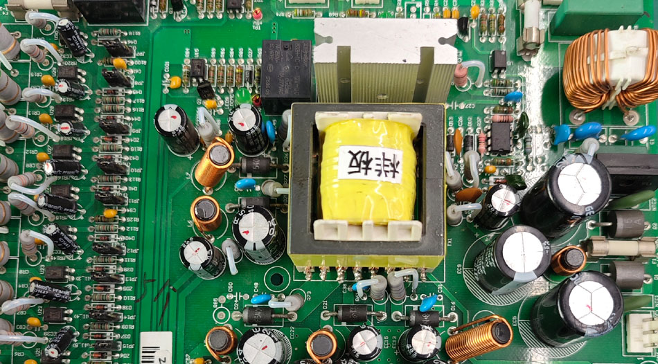 पीसीबीए कारखानों में नवीन प्रौद्योगिकियाँ परियोजना जोखिमों को कैसे कम कर सकती हैं?