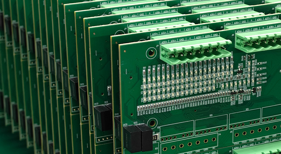 पीसीबीए फ़ैक्टरियाँ सफलता की कहानियों के माध्यम से ग्राहकों का विश्वास कैसे बढ़ा सकती हैं?