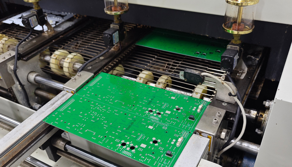 पीसीबीए कारखानों की स्थिरता रणनीतियाँ उद्योग के दृष्टिकोण को कैसे प्रभावित करती हैं?